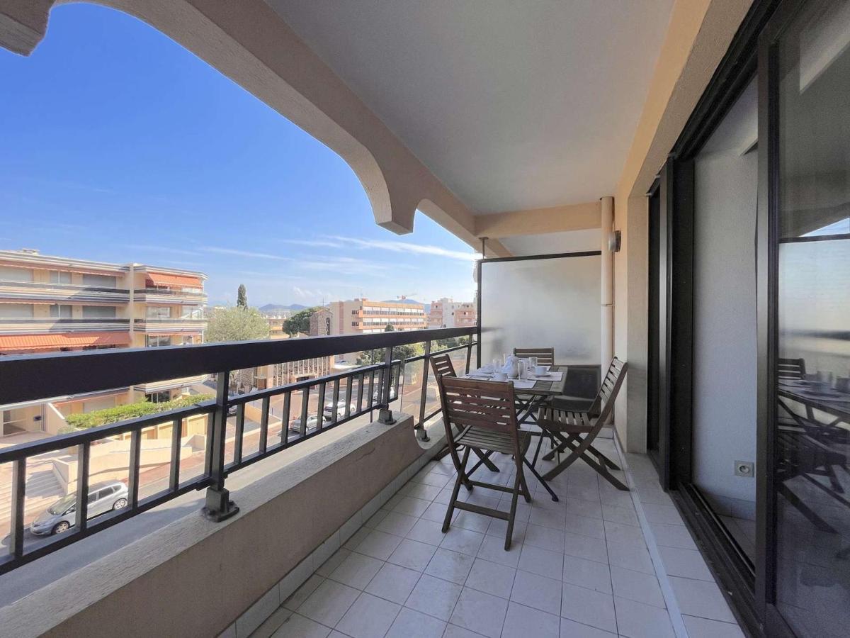 Studio Cabine A 200M De Port Frejus, Plage, Commerces, Terrasse, 4 Couchages, Menage Inclus - Fr-1-226A-31 Luaran gambar