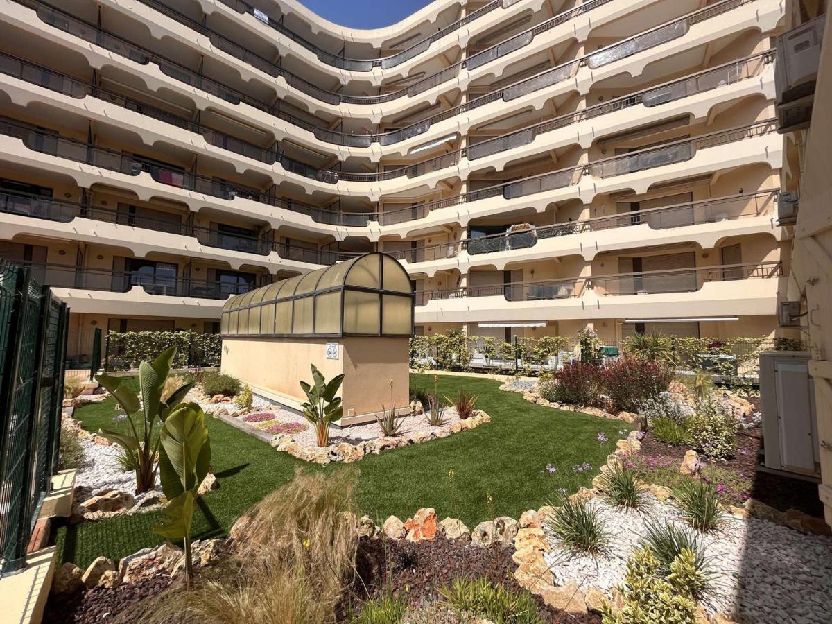 Studio Cabine A 200M De Port Frejus, Plage, Commerces, Terrasse, 4 Couchages, Menage Inclus - Fr-1-226A-31 Luaran gambar